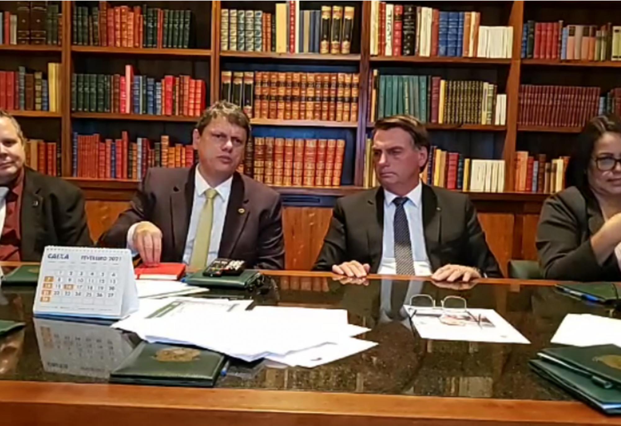 Bolsonaro diz que impostos federais sobre gás e diesel serão zerados