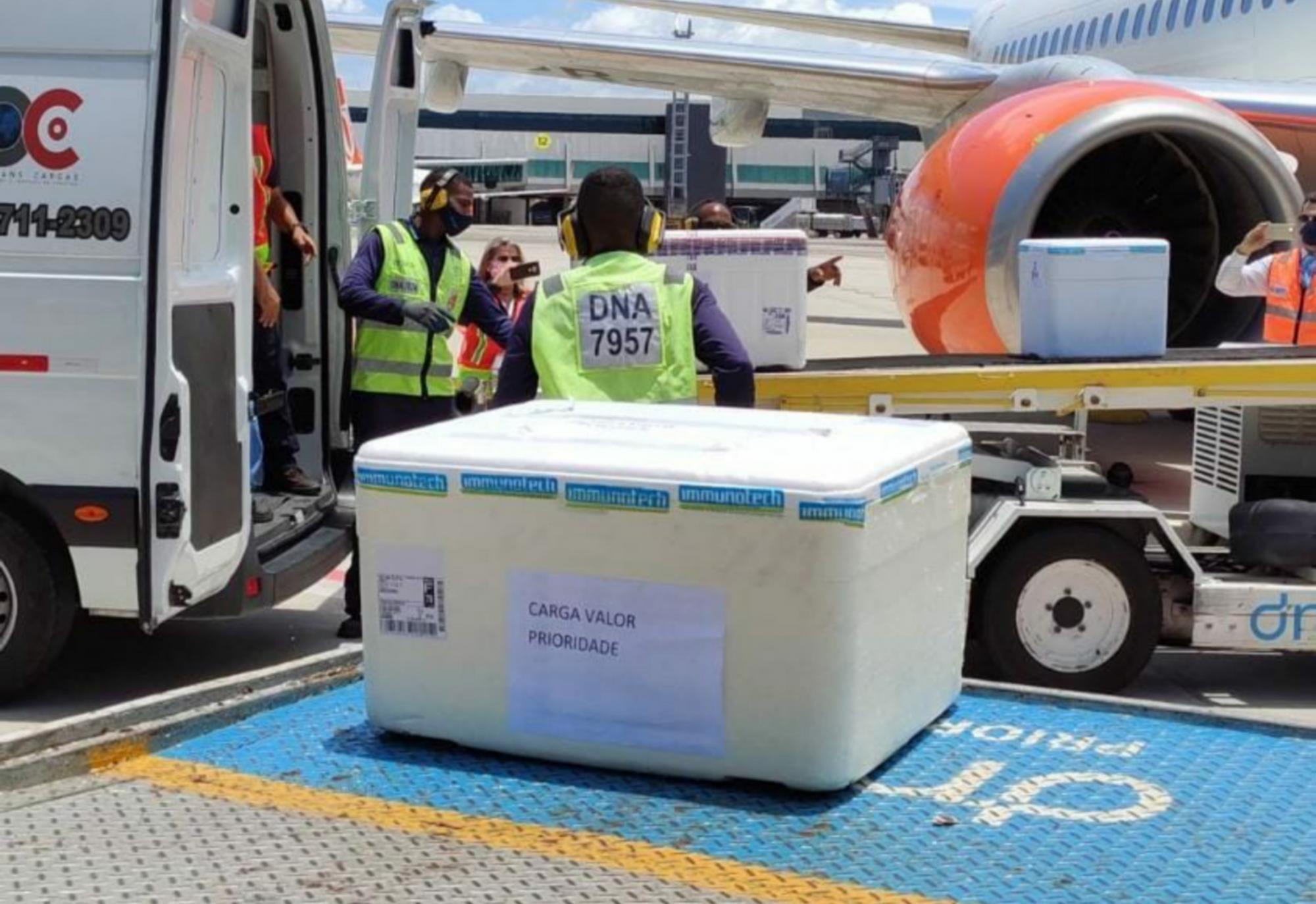 Nova remessa de vacinas contra Covid-19 chegam à Bahia