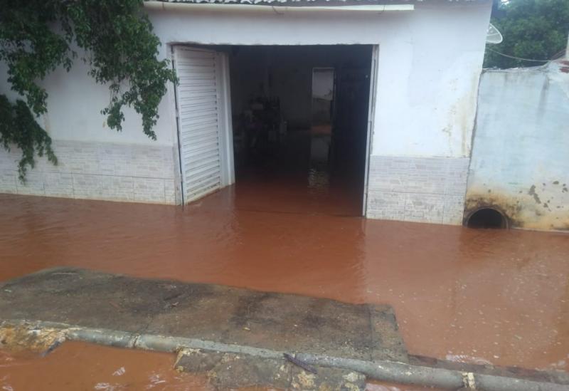 Brumado: forte chuva, com ventos e granizo causou estragos no distrito de Umburanas 