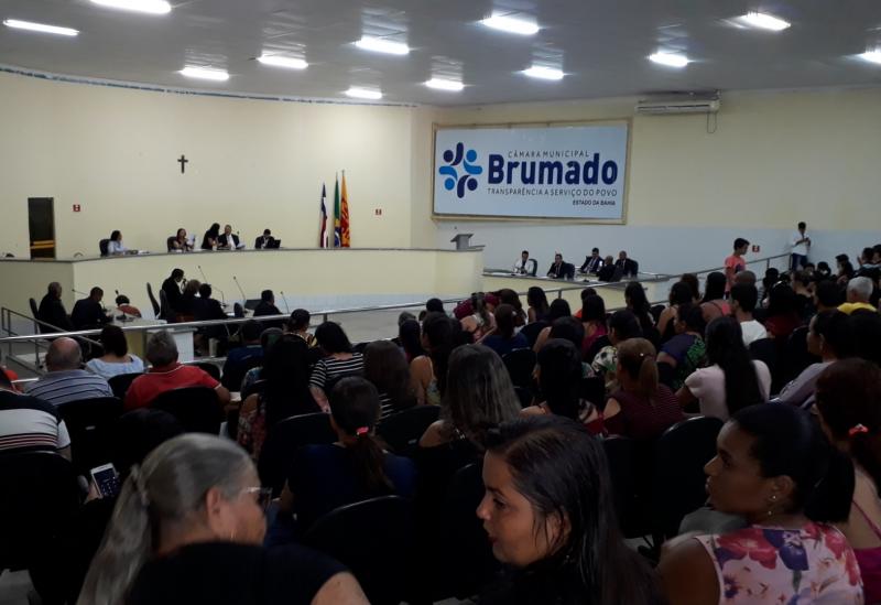 Brumado: pais e alunos lotam o Legislativo para protestar contra as deficiências na Escola em Tempo Integral