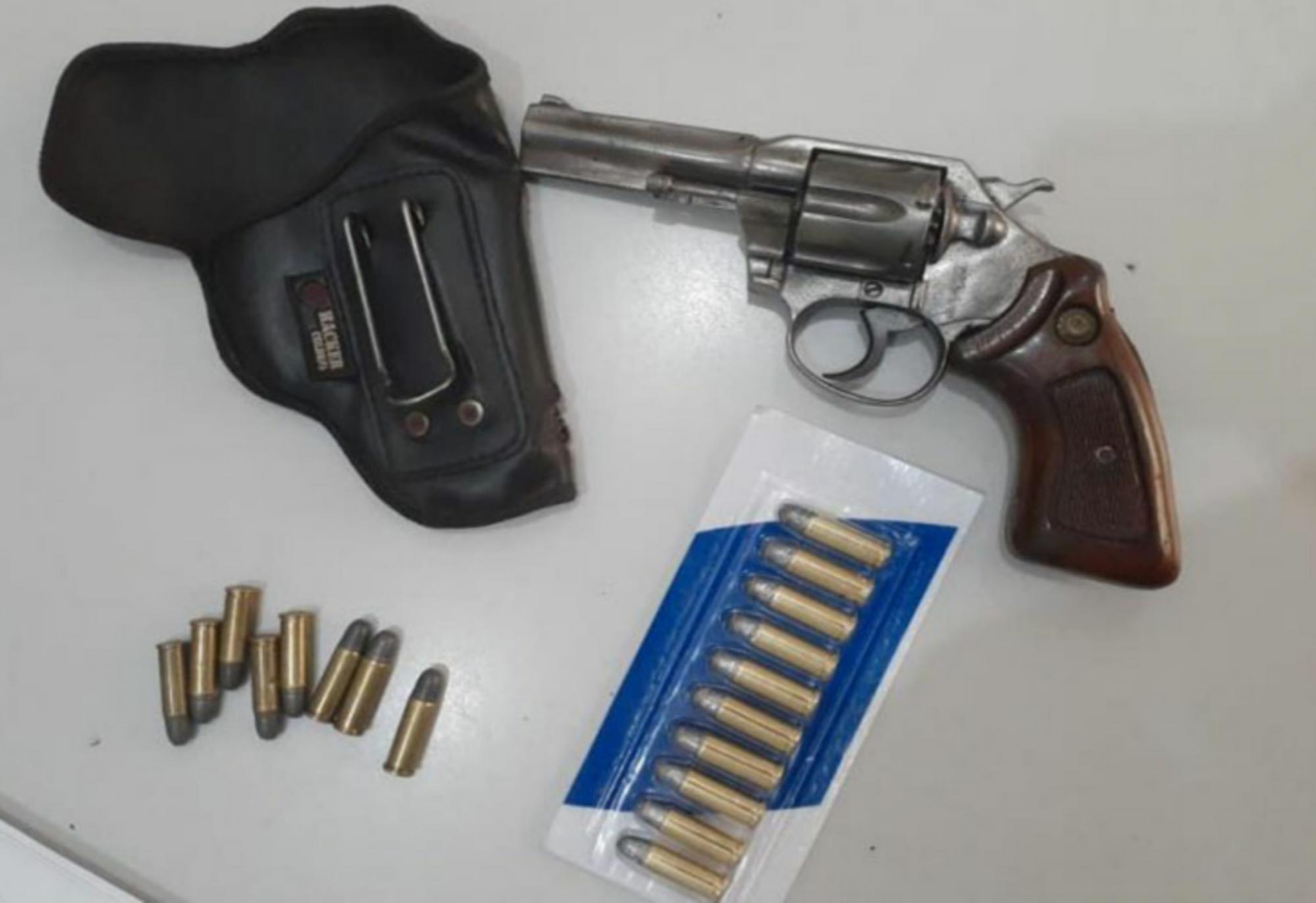 Acusado de ameaçar divulgar vídeos íntimos da ex-mulher é preso em Brumado por porte ilegal de arma de fogo