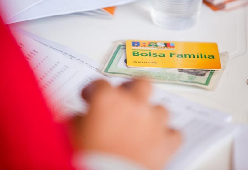 Comissão aprova 13° para Bolsa família e BPC