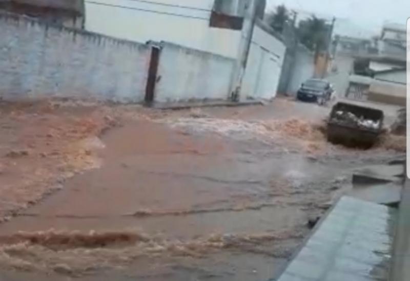 Forte chuva causa alagamentos em diversos pontos em Brumado