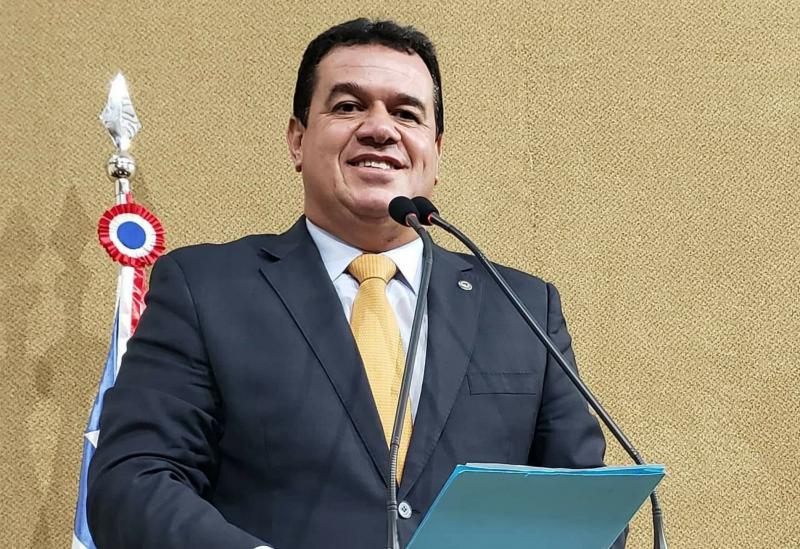 Deputado Marquinho Viana vota a favor do Projeto de Lei que autoriza Governo do Estado a pagar contas de energia dos consumidores durante 3 meses