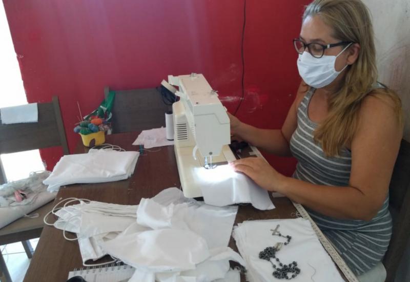 RHI Magnesita inicia produção de máscaras em parceria com projeto social em Brumado-BA