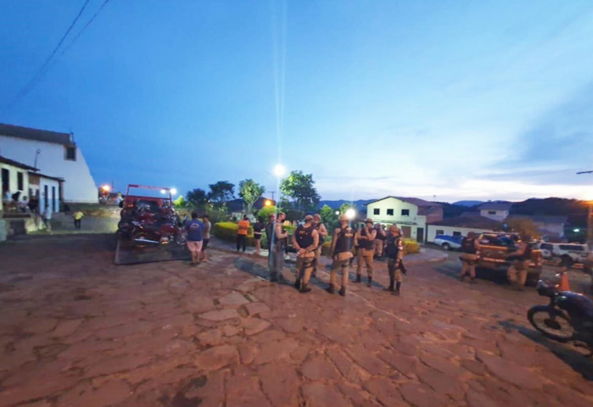 Operação da PM apreende veículos em Rio de Contas