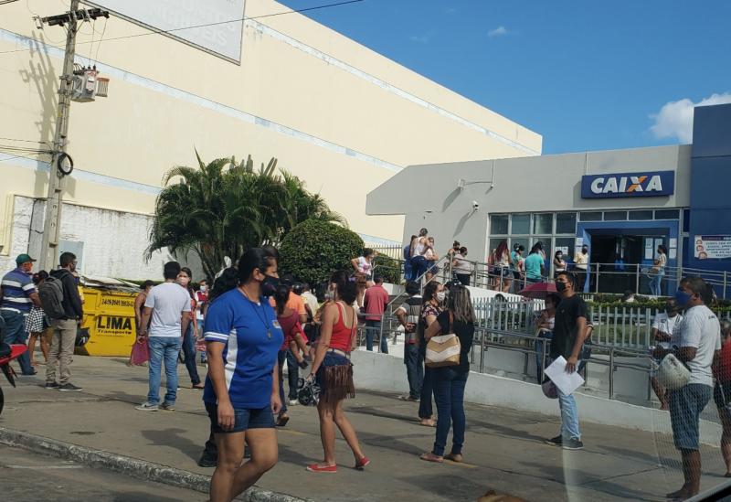 Auxílio emergencial começa a ser creditado na conta de beneficiários