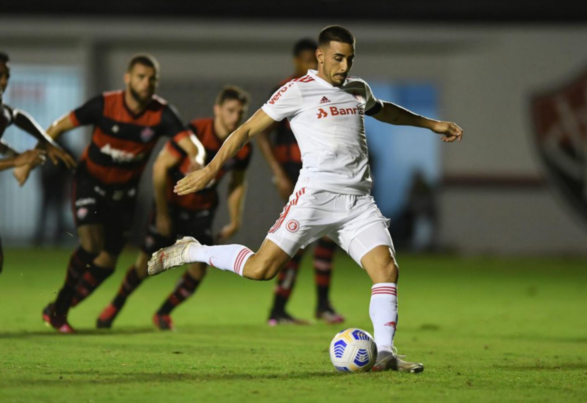 Inter bate Vitória e abre vantagem na Copa do Brasil