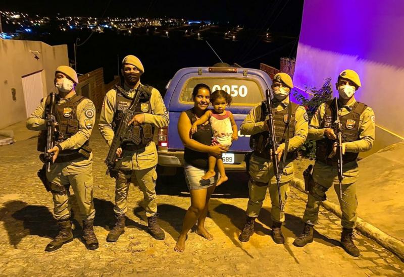 Brumado: Polícia Militar salva vida de criança de 02 anos que estava engasgada