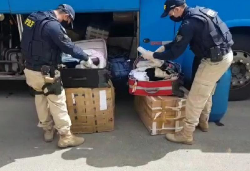 Mulher é presa em Vitória da Conquista transportando drogas e munições escondidas em bagagem