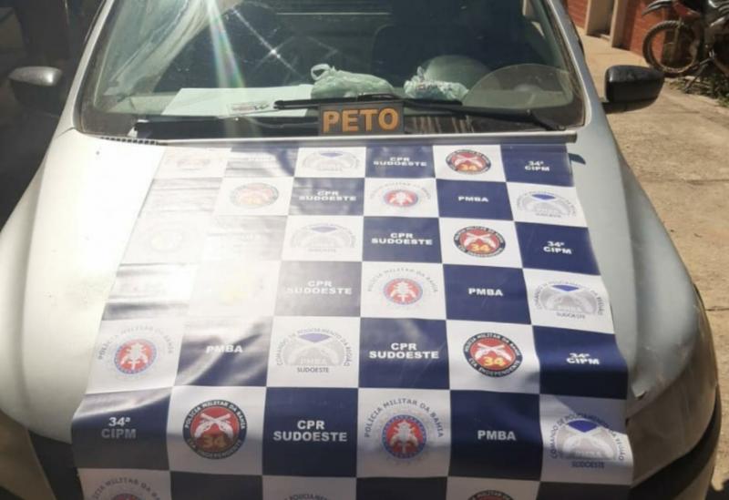 Brumado: polícia apreende carro adulterado na Av. Coronel Santos