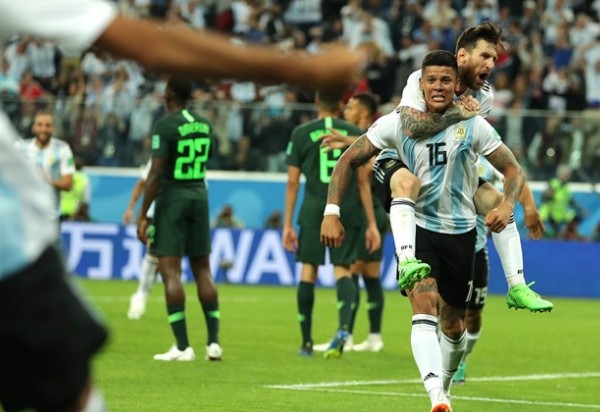 Em jogo sofrido, Messi marca e ressuscita a Argentina na Copa