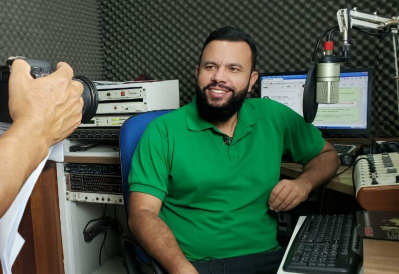 Brumado: Em despedida no rádio, Beto Bonelly anuncia pré-campanha a Vereador