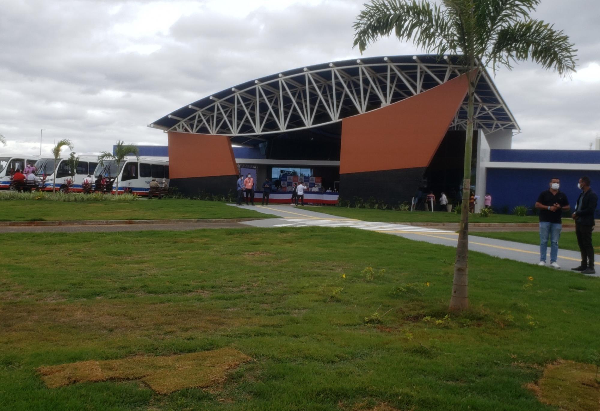 Rui inaugura Policlínica  De Saúde e entrega ônibus escolares e máquinas de manutenção de estradas para região de Brumado nesta segunda (5)