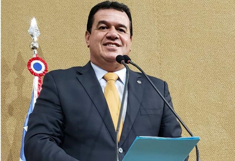 Deputado Marquinho Viana busca soluções para recapeamento da BA-142