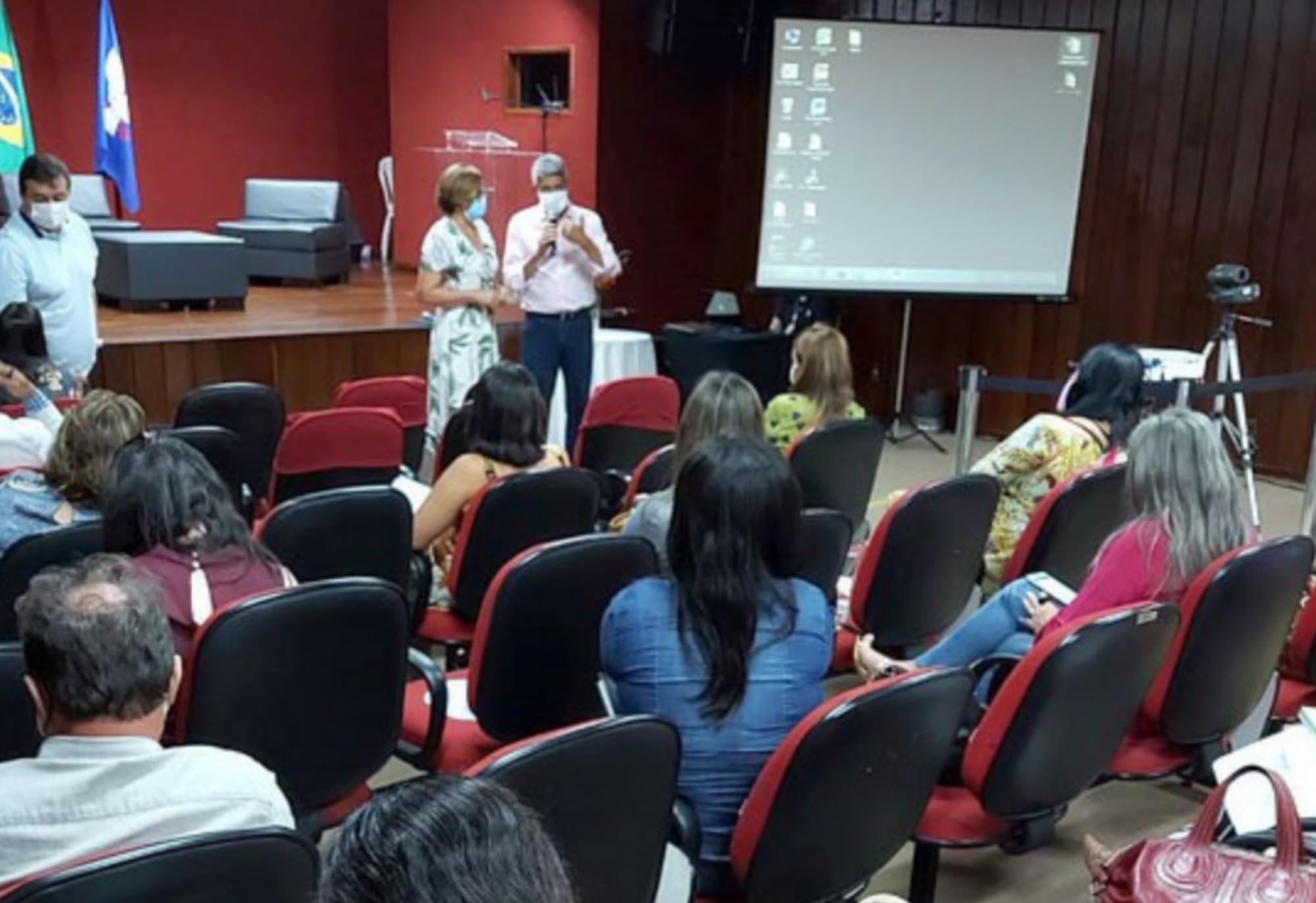 Secretaria da Educação discute protocolos para o ensino híbrido na rede estadual