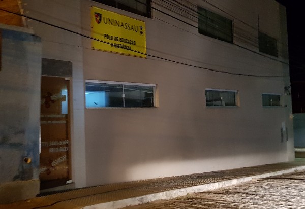 Brumado: bandidos armados assaltam estudantes em cursinho pré-vestibular; celulares foram roubados
