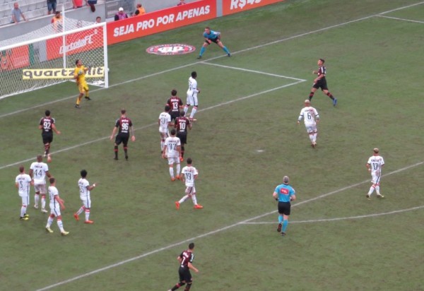 Vitória é derrotado pelo Atlético-PR por 4x0 na Arena da Baixada