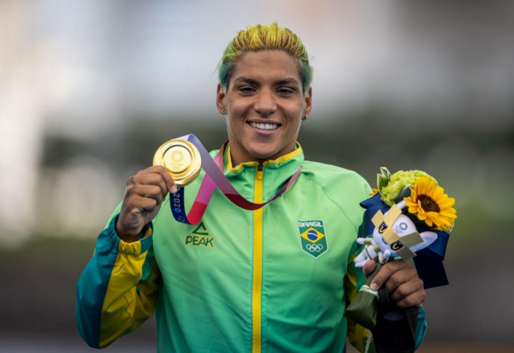 Jogos Olímpicos de Tóquio: Ana Marcela Cunha confirma favoritismo e leva o ouro na maratona aquática