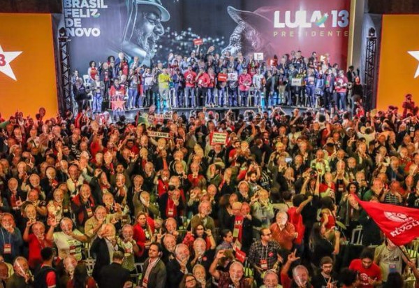 PT lança candidatura de Lula