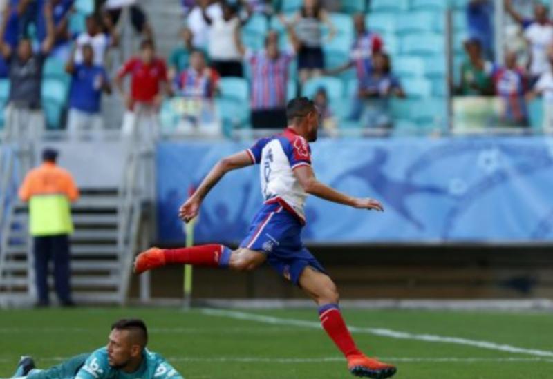 Gilberto faz 3 e Bahia vence o Fla na Fonte Nova