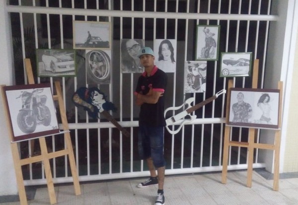 Jovem artista plástico e mecânico brumadense expôs suas obras no projeto Escolas Culturais