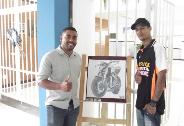 Jovem artista plástico e mecânico brumadense expôs suas obras no projeto Escolas Culturais
