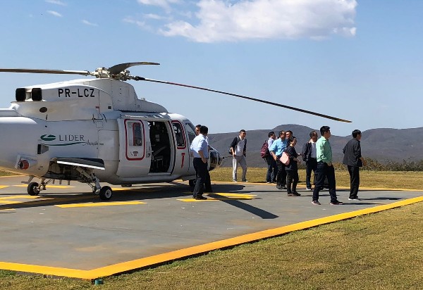 Chineses sobrevoam mina de ferro e ferrovia em Caetité