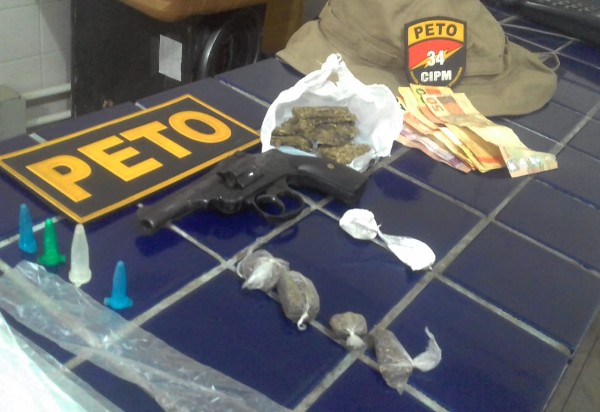 PETO apreende arma e drogas em Barra da Estiva 