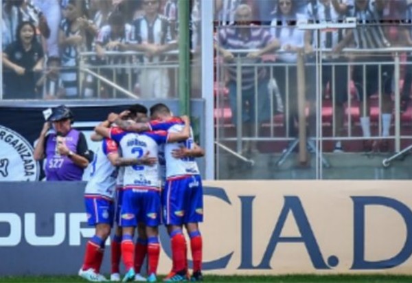 Gilberto marca e Bahia derrota o Galo