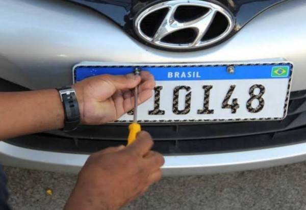 Placas com padrão do Mercosul entram em vigor em todo o país nesta sexta (31)