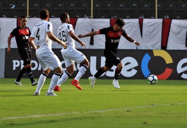 Vitória vence o Atlético-MG no Barradão por 1x0