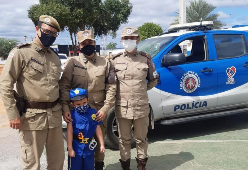 Brumado: Polícia Militar recebe aniversariante que sonha em ser militar 