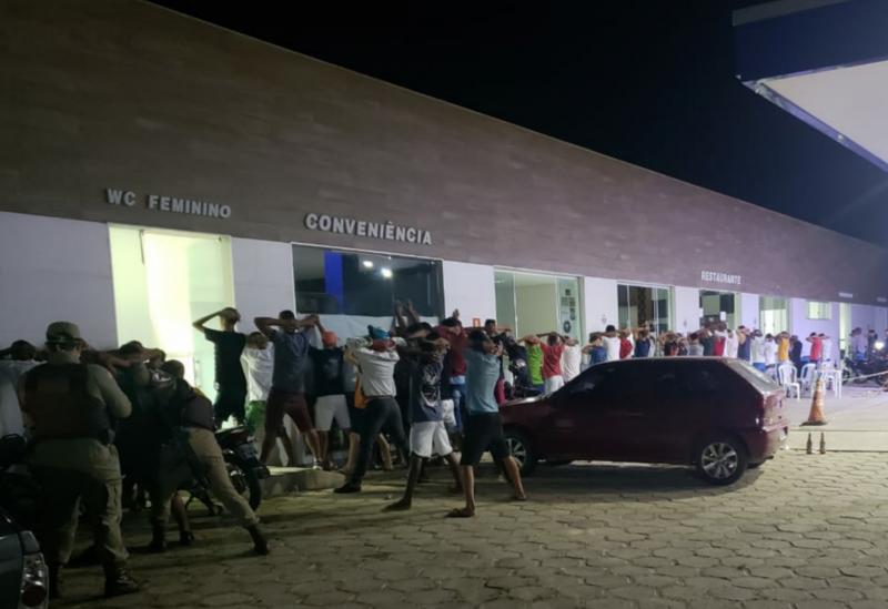 Livramento: Polícia Militar encerra grande aglomeração de pessoas com som automotivo 