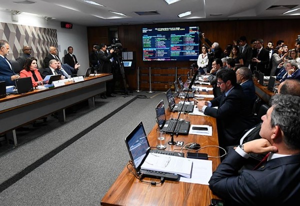 CCJ do Senado aprova reforma da Previdência