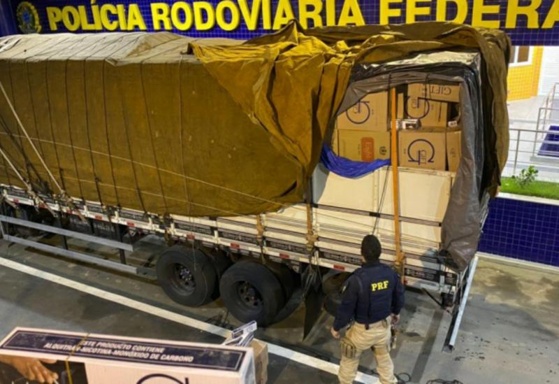PRF prende contrabandista com carga de cigarros avaliada em 2 milhões de reais