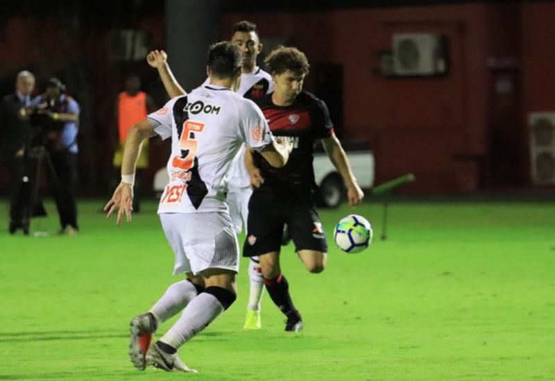 Vitória bate o Vasco pelo Brasileirão e mantém invencibilidade no Barradão no segundo turno