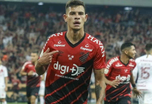 Athletico Paranaense vence Internacional e sai em vantagem na final da Copa do Brasil  