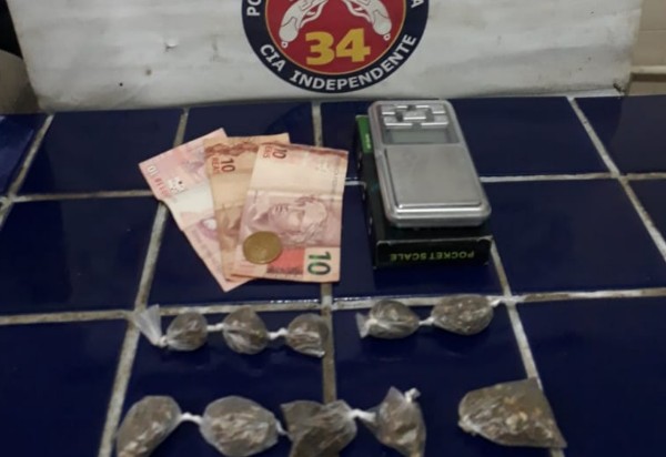 Brumado: polícia apreende droga e detém homem acusado de gerenciar tráfico de drogas na região da Rua Virgílio Ataíde