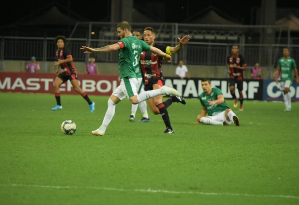 Vitória perde para o Guarani na Arena Fonte Nova 