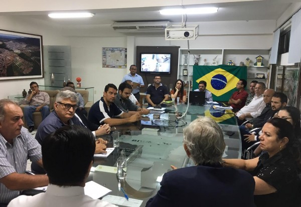 Prefeitura de Brumado e Zadar celebram acordo com o Poder Legislativo, a CDL, o MPE e a OAB em favor da Zona Azul 