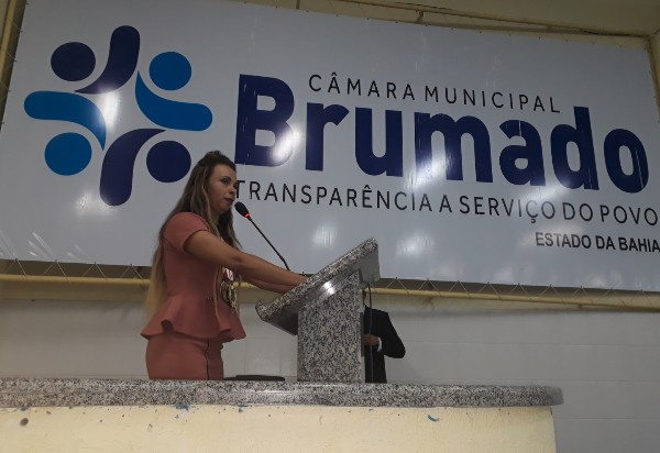Cantora e compositora brumadense, Sílvia Melo foi eleita melhor cantora do ano pela Literarte