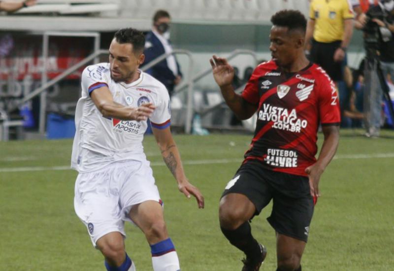 Athletico vence o Bahia e sobe na tabela do Brasileirão