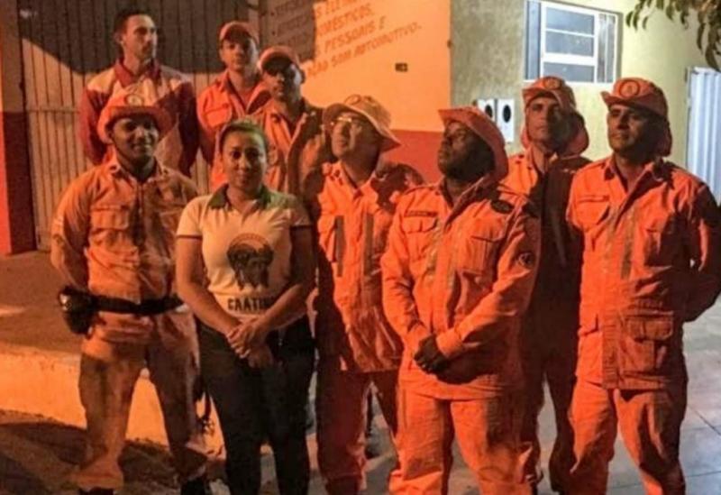 Equipe do Corpo de Bombeiros chega a Paramirim para combater incêndio florestal