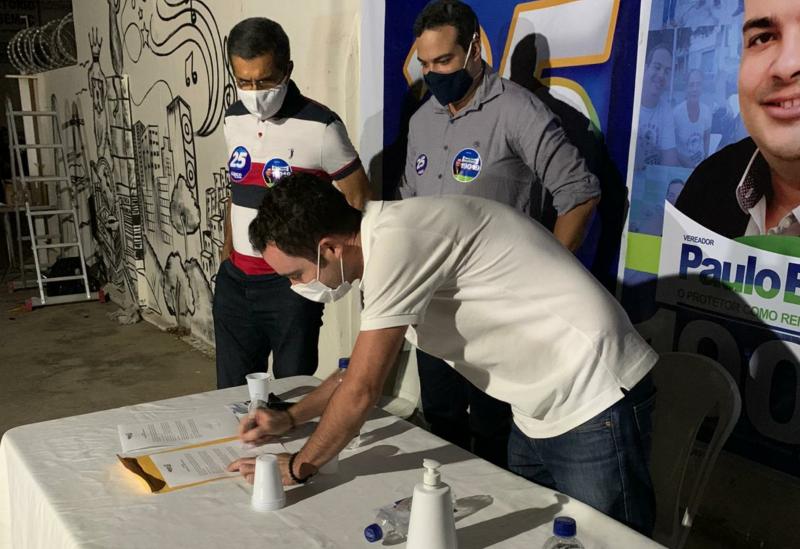 Candidato Fabrício assina termo de compromisso com a proteção dos animais