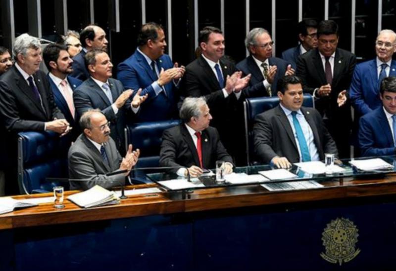 Senado aprova em votação final texto principal da Previdência