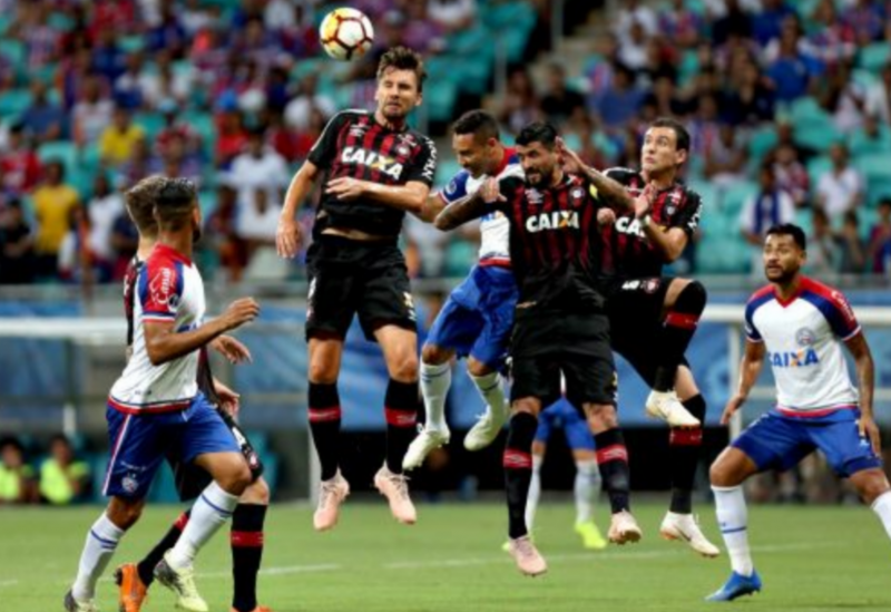 Com dois gols anulados pelo VAR, Bahia perde para o Furacão
