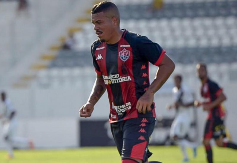 Com um a menos, Vitória bate a Ponte Preta em Campinas