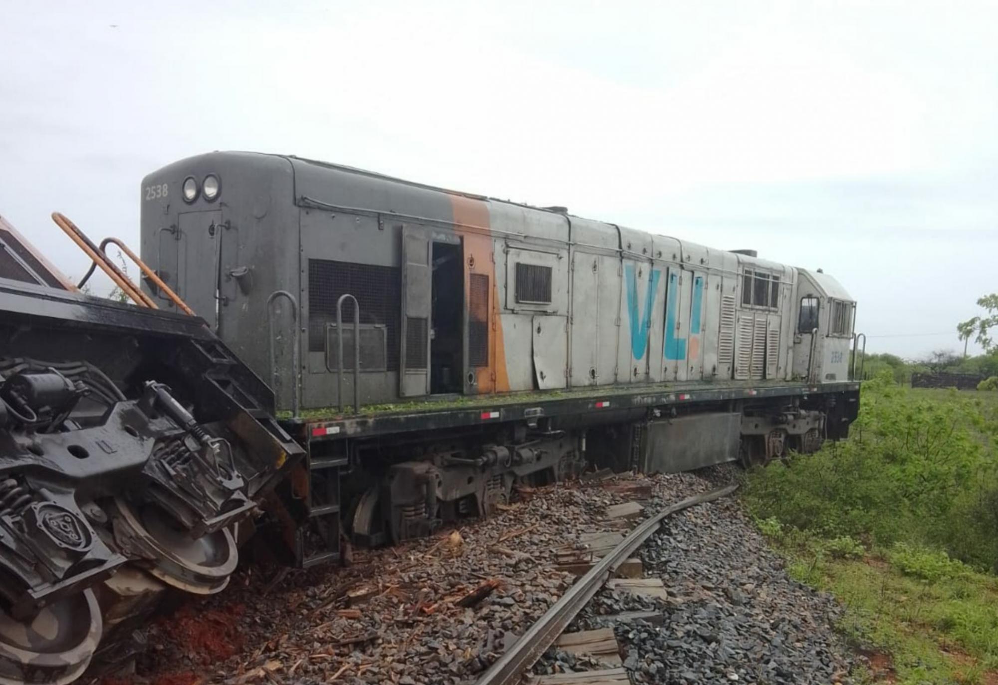 Locomotivas descarrilam na linha férrea entre Ourives e Umburanas