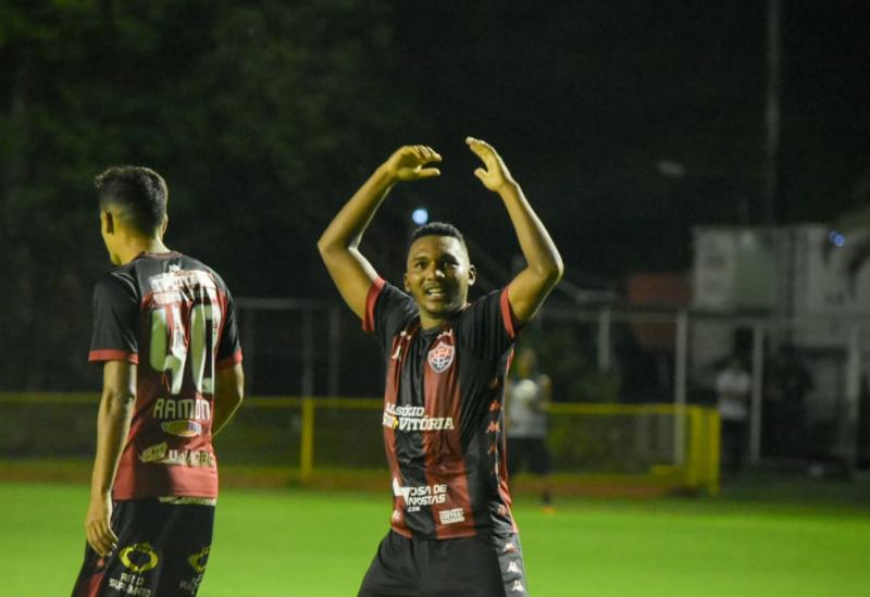 Vitória aplica 3 a 0 no Brasil e abre seis pontos de vantagem para o Z-4